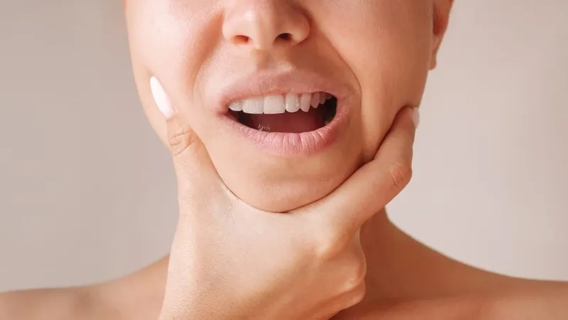 Quai hàm kêu lục cục khi nhai có nguy hiểm không